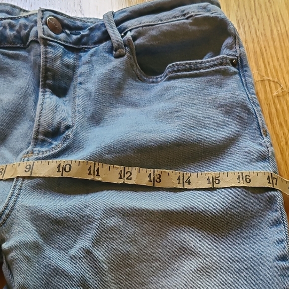 Driftwood Embroidered Floral Cropped Jeans - Picture 8 of 11